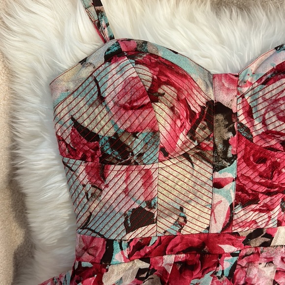 Flower dress - Picture 2 of 4